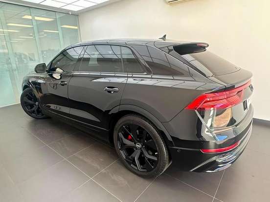 Audi Q8 Perf.Black 3.0 TFSI Quat. S-tr/(Híb.) 2022 foto 3